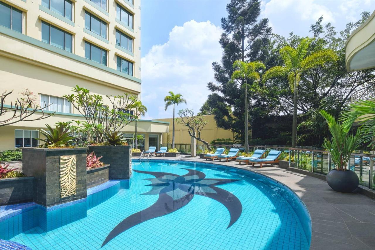 Courtyard By Marriott Bandung Dago Hotel Exterior photo